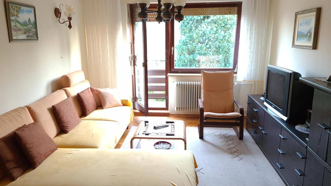 Apartment Ajdna Zirovnica Exteriör bild